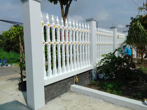 thi công hàng rào bê tông tại công trình thực tế